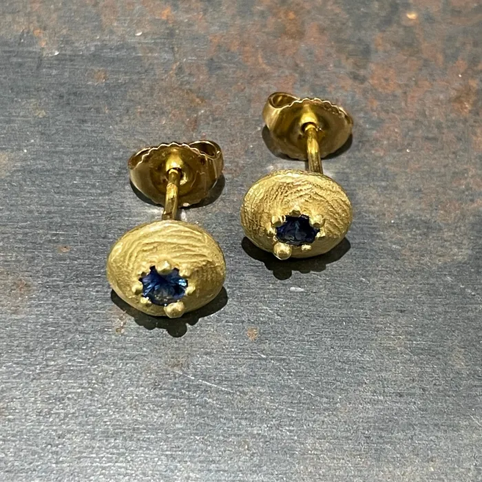 Necklaces Dahlia Kanner 18K Studs with Blue Sapphire