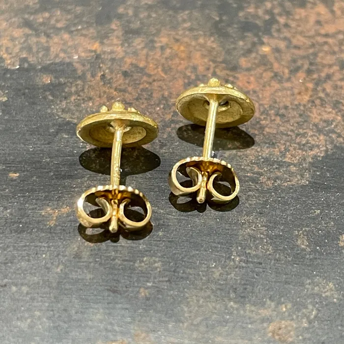 Necklaces Dahlia Kanner 18K Studs with Blue Sapphire