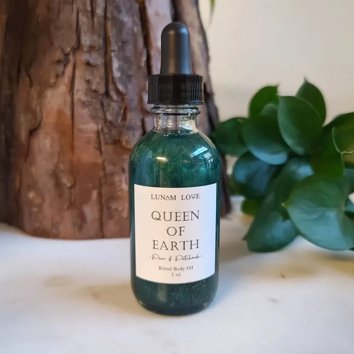 Queen of Earth Ritual Body Oil Pear and Patchouli Lunam Love Necklaces