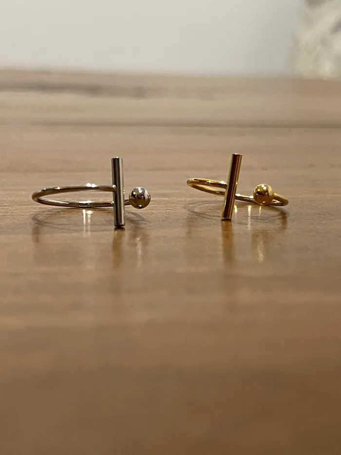 bubs sass Rings ball and t bar ring