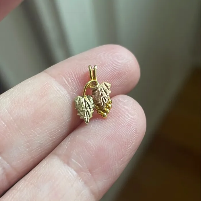 Necklaces Vintage Paris Jewelry Rose Yellow and Green Leaf Pendant 10k Gold Black Hills Gold Vintage Necklaces Vintage Paris Jewelry Rose Yellow and Green Leaf Pendant 10k Gold Black Hills Gold Vintage