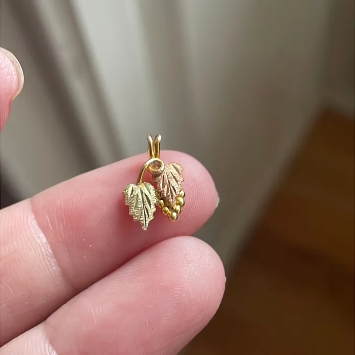 Necklaces Vintage Paris Jewelry Rose Yellow and Green Leaf Pendant 10k Gold Black Hills Gold Vintage Necklaces Vintage Paris Jewelry Rose Yellow and Green Leaf Pendant 10k Gold Black Hills Gold Vintage