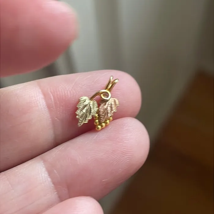 Necklaces Vintage Paris Jewelry Rose Yellow and Green Leaf Pendant 10k Gold Black Hills Gold Vintage Necklaces Vintage Paris Jewelry Rose Yellow and Green Leaf Pendant 10k Gold Black Hills Gold Vintage