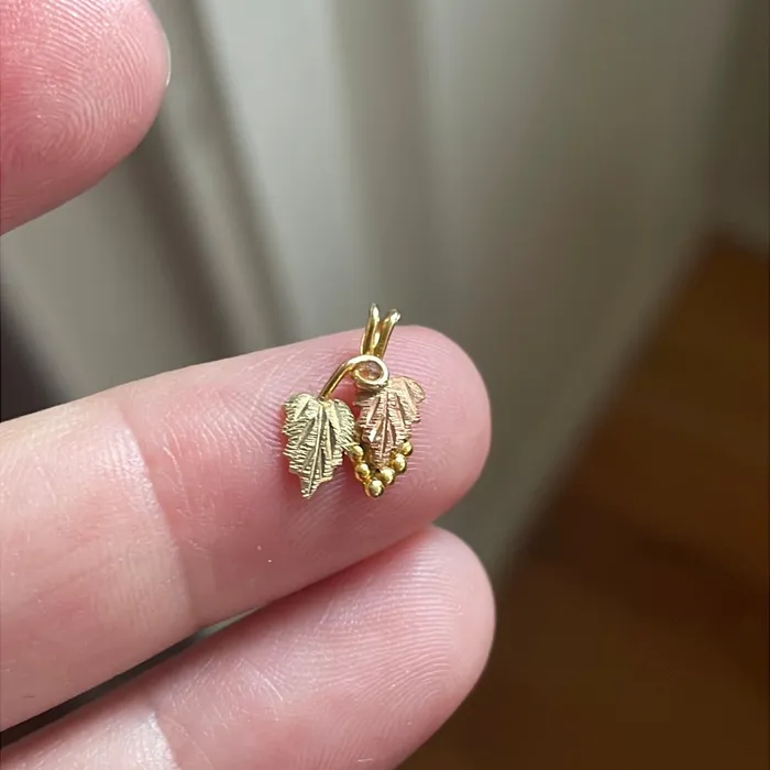 Necklaces Vintage Paris Jewelry Rose Yellow and Green Leaf Pendant 10k Gold Black Hills Gold Vintage Necklaces Vintage Paris Jewelry Rose Yellow and Green Leaf Pendant 10k Gold Black Hills Gold Vintage