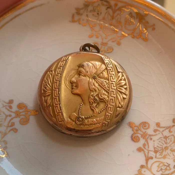 Nouveau Lady Locket Gold Filled Antique Love Vintage Paris PreStyled Sets