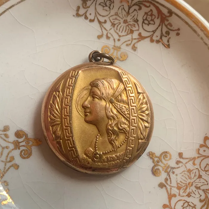 Nouveau Lady Locket Gold Filled Antique Love Vintage Paris PreStyled Sets