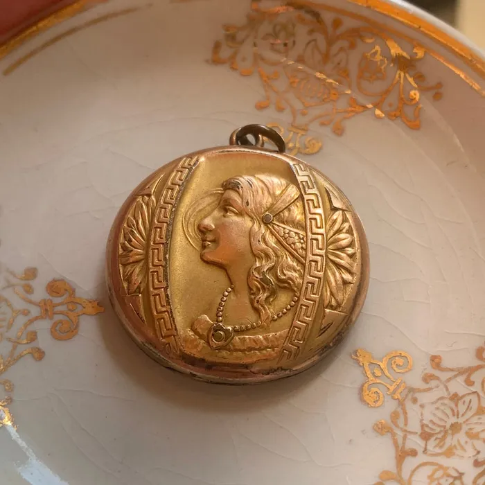 Nouveau Lady Locket Gold Filled Antique Love Vintage Paris PreStyled Sets