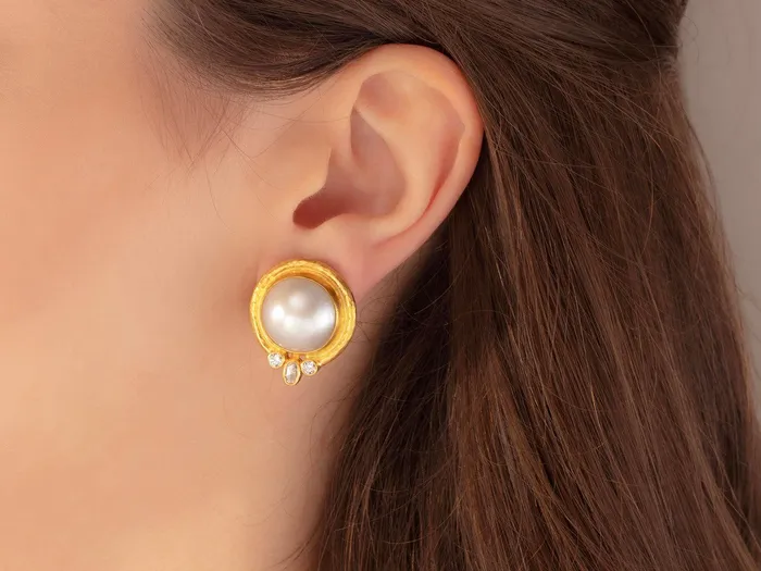 GURHAN Oyster Gold Pearl Stud Earrings 16mm Round Set in Wide Frame GG GOLD OOAK Earrings GURHAN Oyster Gold Pearl Stud Earrings 16mm Round Set in Wide Frame GG GOLD OOAK Earrings