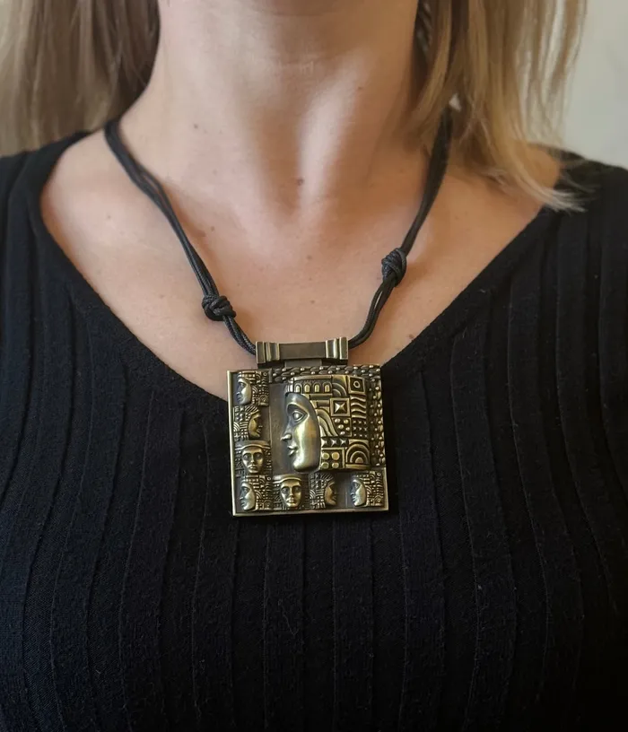 Necklaces Kieselstein Cord Sir Elton John Kieselstein Cord Gold Women of the World Pendant Necklace