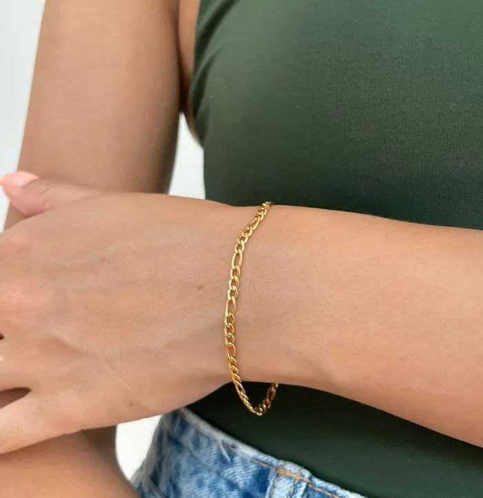 Bracelets Mai Dsire BOBBI DAINTY GOLD FIGARO BRACELET