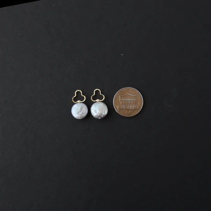 Charm Necklaces Freshwater Baroque Black Pearl Charm Gold Finding Clover Loop 19x14mm 1pair GemMartUSA Charm Necklaces Freshwater Baroque Black Pearl Charm Gold Finding Clover Loop 19x14mm 1pair GemMartUSA