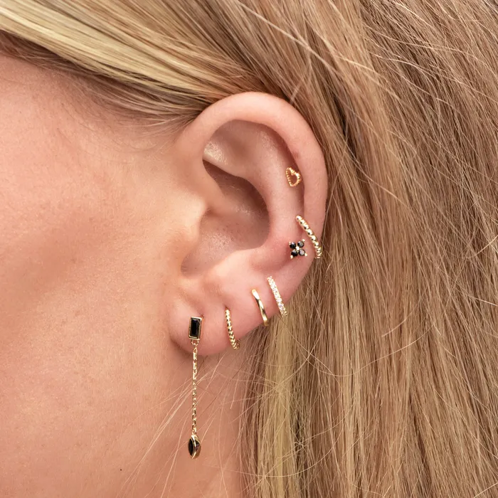 Earrings Black Clover Sapphire Earrings Camile Stone