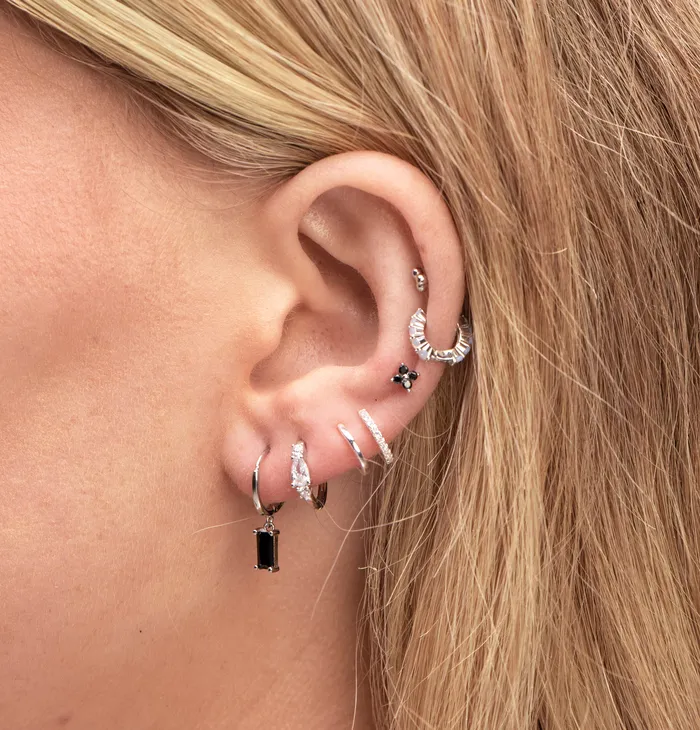 Earrings Black Clover Sapphire Earrings Camile Stone