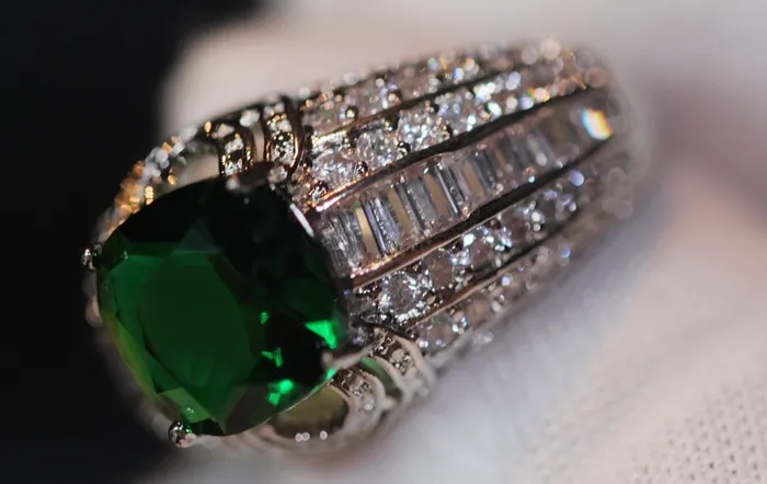 Lab Diamonds London Green Diamond Ring Emerald Green Diamond Ring Iced Out Ring Green Engagement Ring Green Engagement Ring Big Diamond Ring Rings
