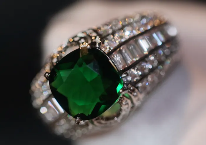 Lab Diamonds London Green Diamond Ring Emerald Green Diamond Ring Iced Out Ring Green Engagement Ring Green Engagement Ring Big Diamond Ring Rings