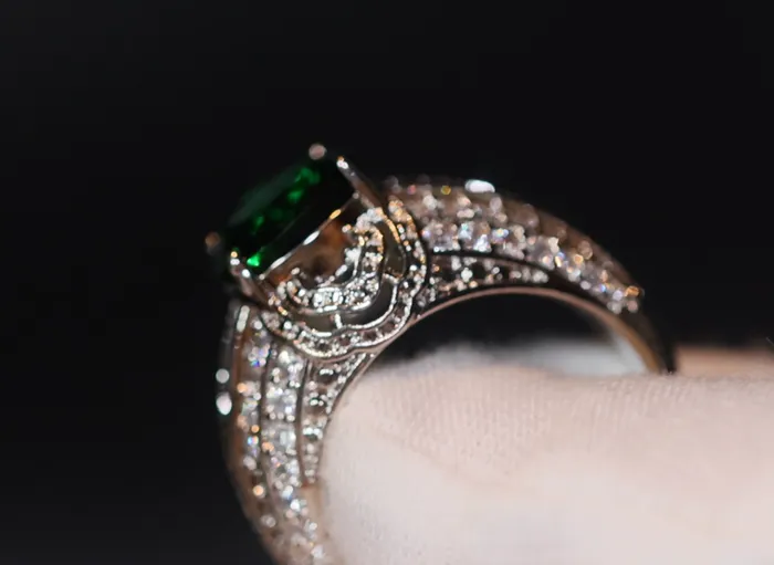 Lab Diamonds London Green Diamond Ring Emerald Green Diamond Ring Iced Out Ring Green Engagement Ring Green Engagement Ring Big Diamond Ring Rings