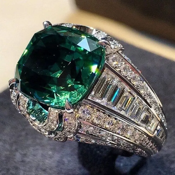 Lab Diamonds London Green Diamond Ring Emerald Green Diamond Ring Iced Out Ring Green Engagement Ring Green Engagement Ring Big Diamond Ring Rings