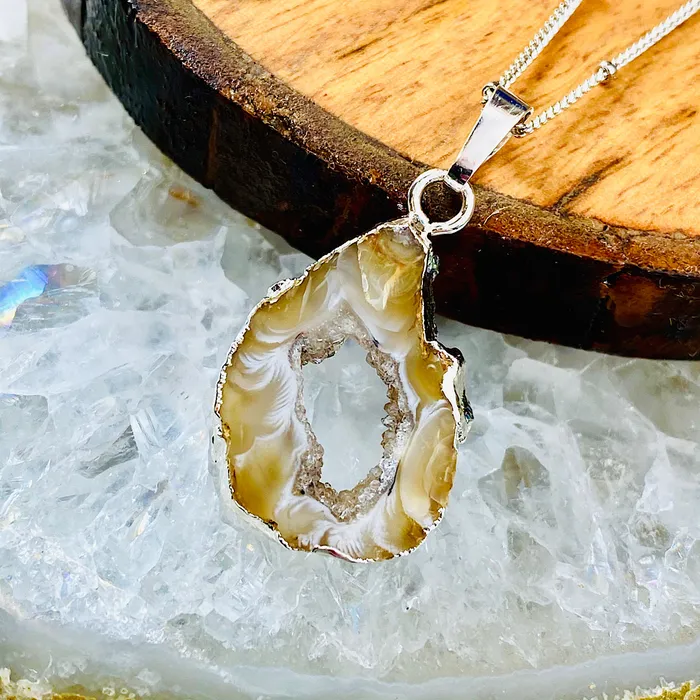 Necklaces Lily Rose Jewelry Inner Peace Druzy Quartz Black Lace Agate Geode Slice Pendant 18 2 White Gold Necklace Necklaces Lily Rose Jewelry Inner Peace Druzy Quartz Black Lace Agate Geode Slice Pendant 18 2 White Gold Necklace