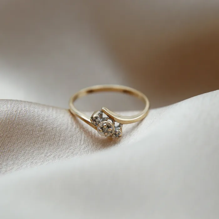 1980s 10k Small Bypass Diamond Ring Sz 675 GW Rings