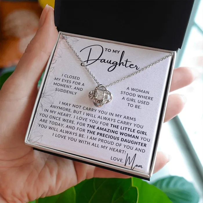 ShineOn Fulfillment Necklaces An Amazing Woman To My Daughter From Mom Mother to Daughter Gift Christmas Gifts Birthday Present Graduation Necklace Valentines Day